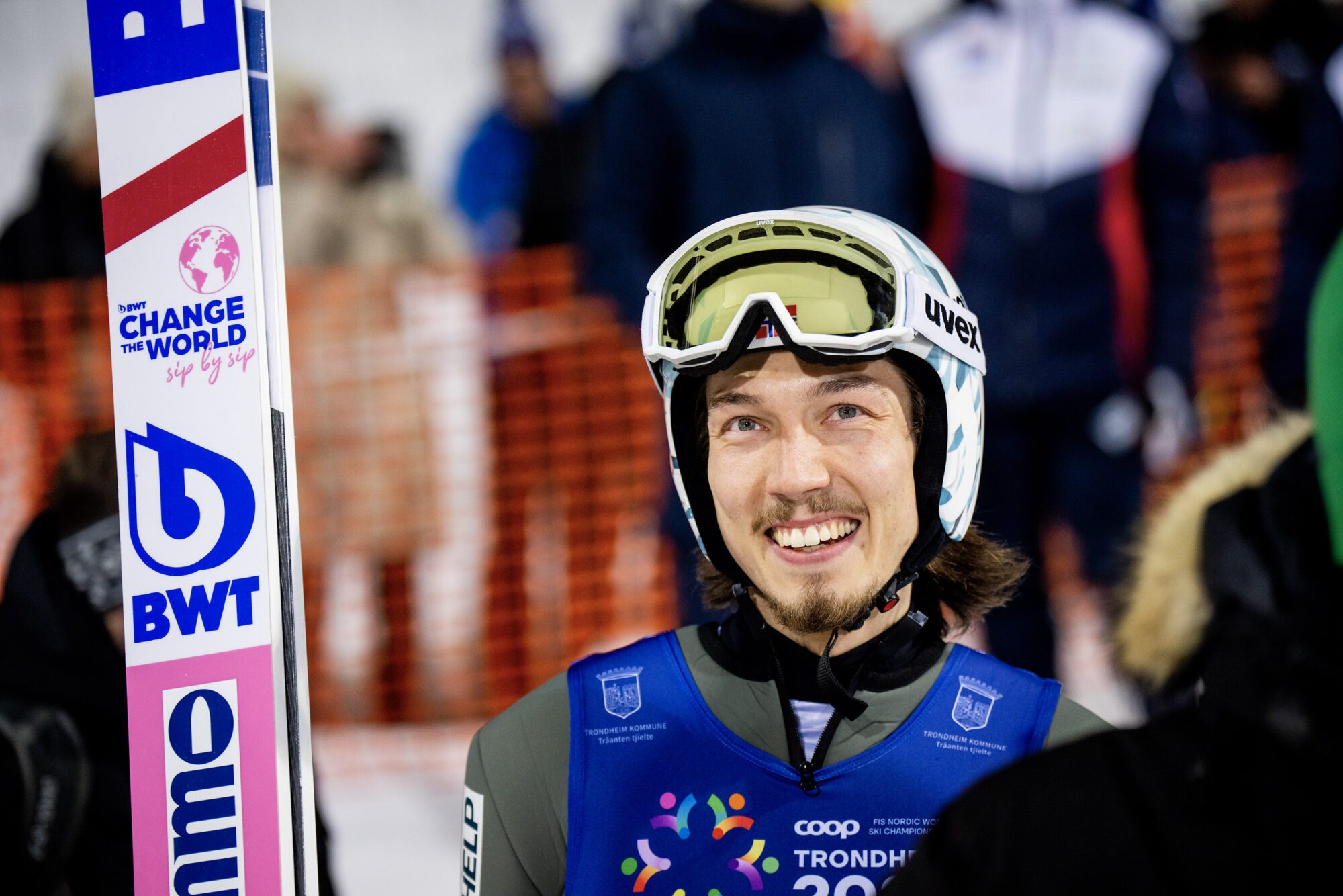 Johann Andrè Forfang var lettet etter det første hoppet i Granåsen. Han synes bakken var kjempefin.